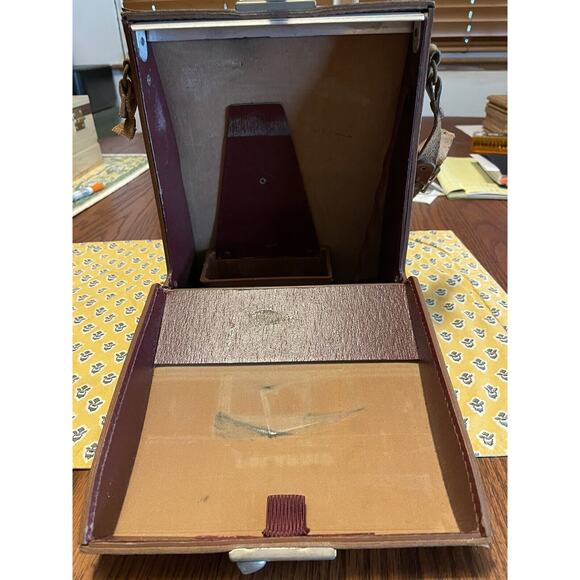 Polaroid J33 land camera w/ Leather Case - Picture 7 of 16